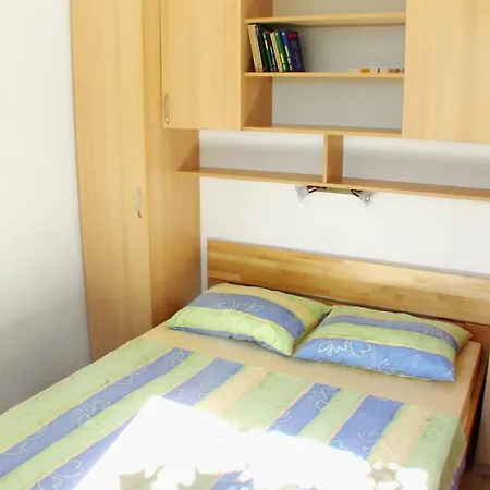 Apartment Apartments By The Sea Pisak, Omis - 658 *